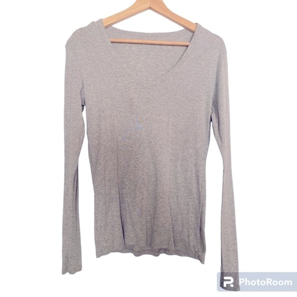 GAP GRAY V-NECK TOP - Picture 1 of 3
